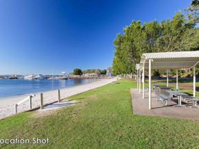 10 'Magnus Gardens' 7 Magnus Street - air conditioned & walk to town centre